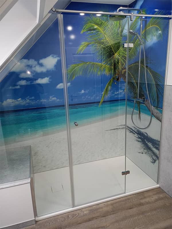 glas-danker-neumuenster-foto-glasdusche-in-dachschraege-eingebaut